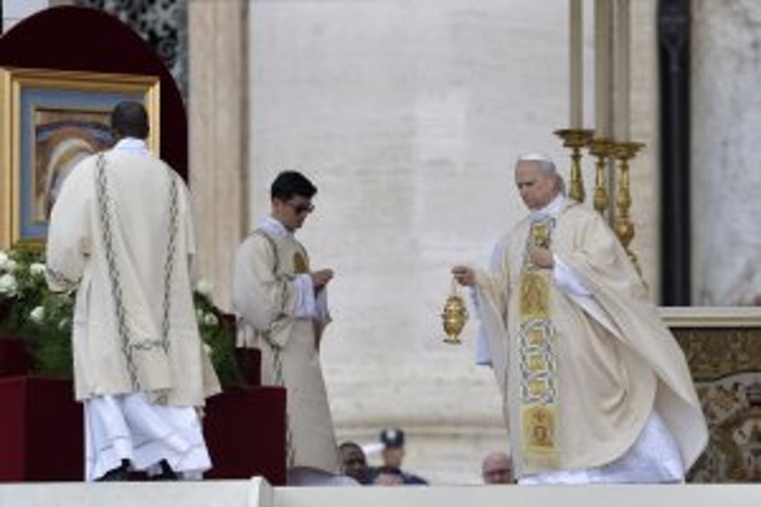 Leo XIV promises to serve with 'faith and joy,' calls for unity in first mass
