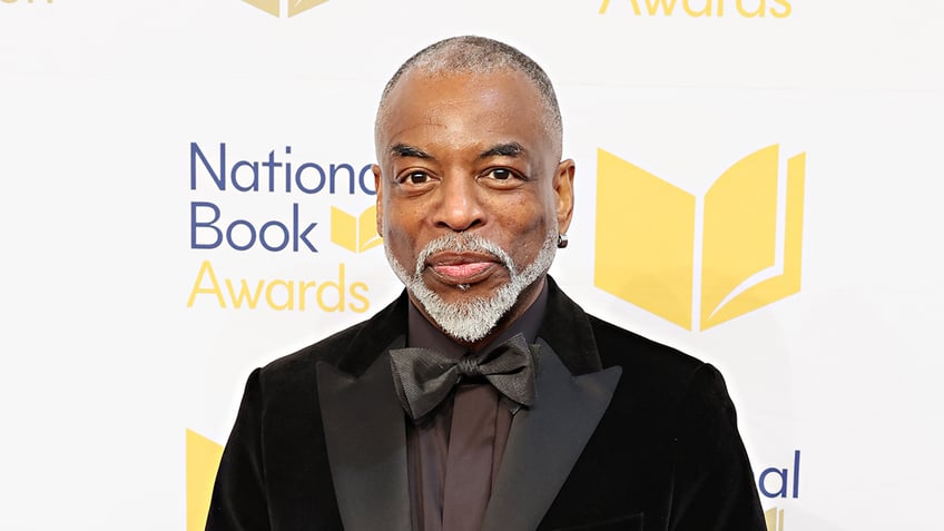 levar burton accused of threatening physical violence against moms group at book awards ceremony