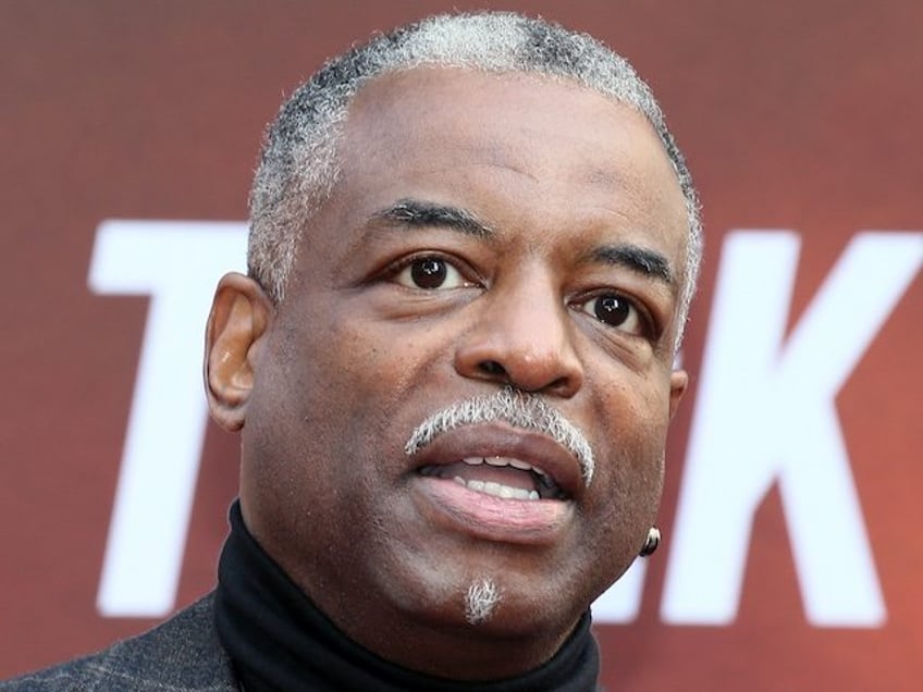 levar burton threatens violence against women while smearing moms for liberty in national book awards speech