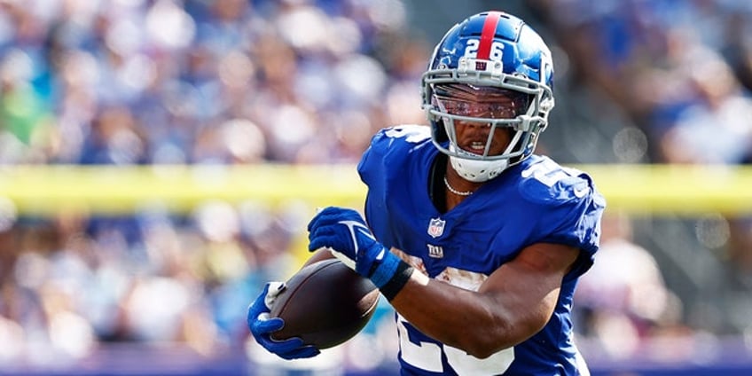 leveon bell says saquon barkley signed franchise tag in order to avoid backlash of holding out