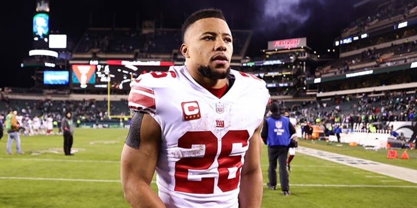 leveon bell says saquon barkley signed franchise tag in order to avoid backlash of holding out