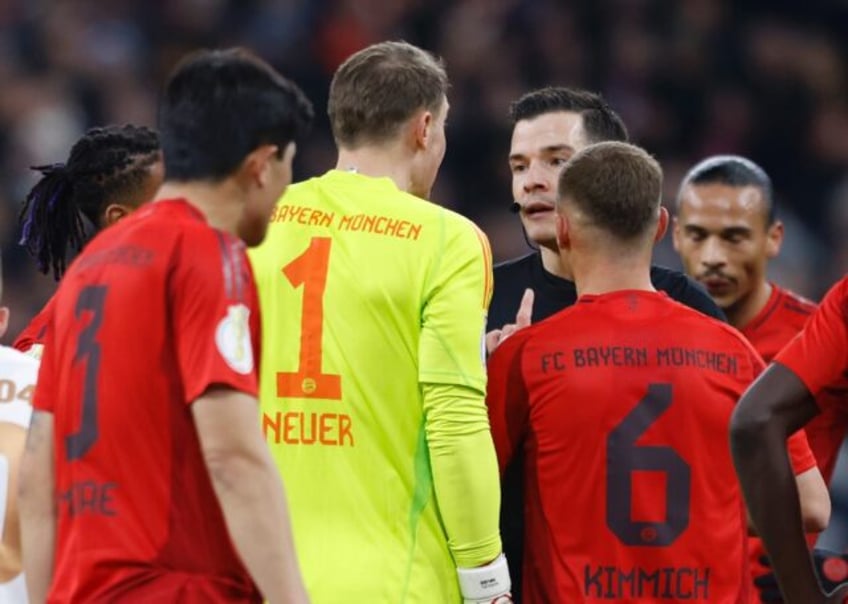 Veteran Bayern Munich goalkeeper Manuel Neuer was sent off for the first time in his 866-g