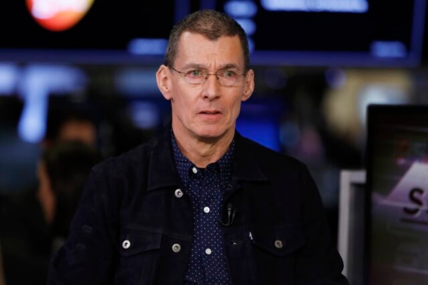 levis ceo chip bergh to step down in january handing over leadership to former ceo of kohls