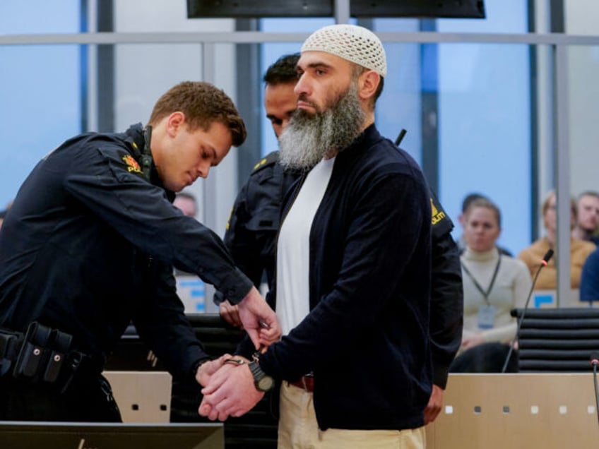 Defendant Zaniar Matapour (R), accused of a 2022 deadly shooting at the Oslo Pride March,