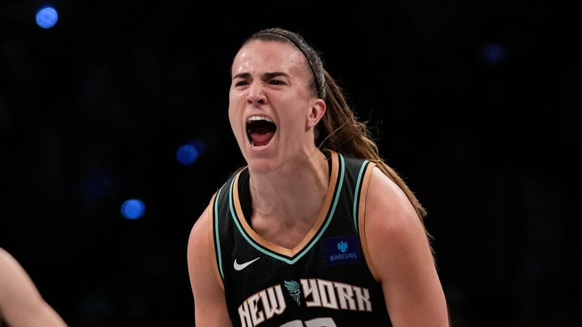 Sabrina Ionescu reacts