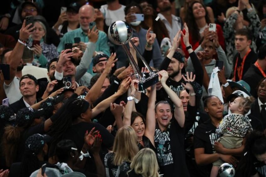 Sabrina Ionescu of the New York Liberty and club owner Clara Wu Tsai hoist the WNBA Champi