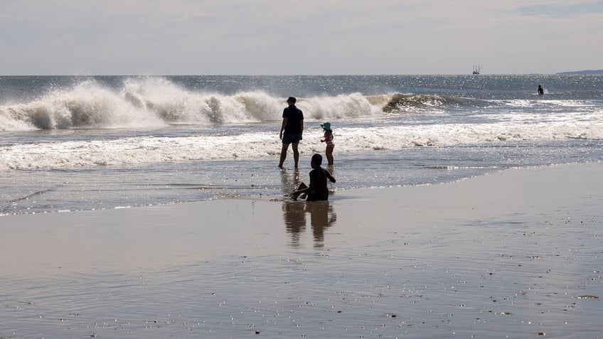 life threatening rip currents posing risk to labor day weekend beachgoers