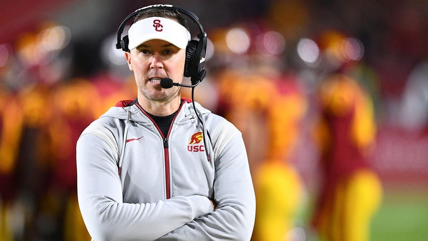 lincoln riley says oklahoma fans tried to break into his house sent suspicious packages after he took usc job