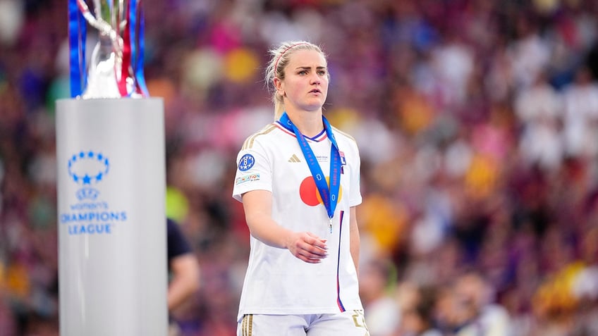 Lindsey Horan walks on field