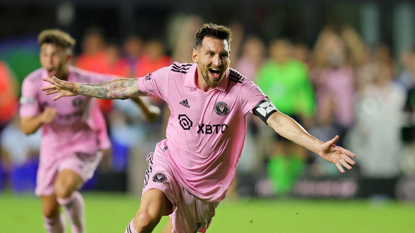 lionel messi scores exhilarating game winning goal in mls debut