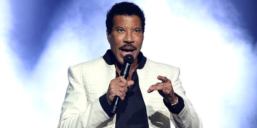 lionel richie enrages fans cancels concert 1 hour after shows start time no chance anyone believes this