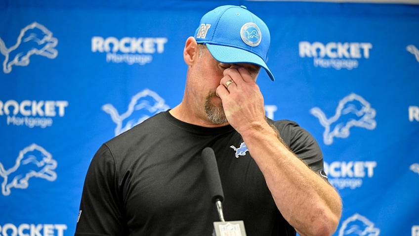 Dan Campbell stressed out