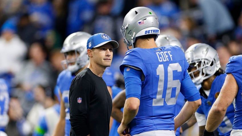 Ben Johnson and Jared Goff talk on the sideline