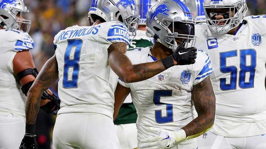 lions carve up packers behind david montgomerys 3 touchdowns 121 rushing yards