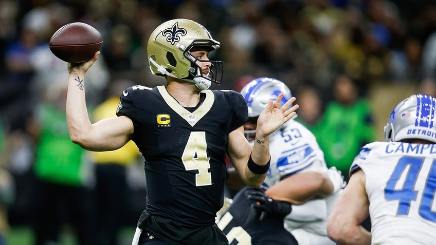 lions hold off saints as derek carr leaves after big hit