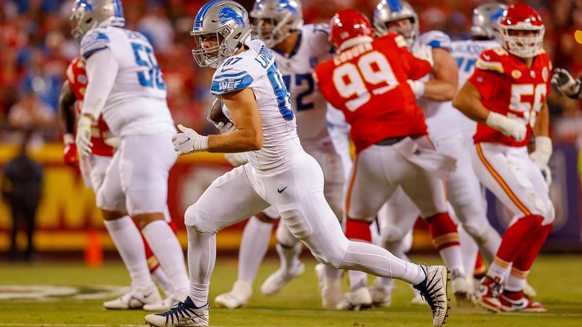 lions sam laporta makes nfl history in win over falcons