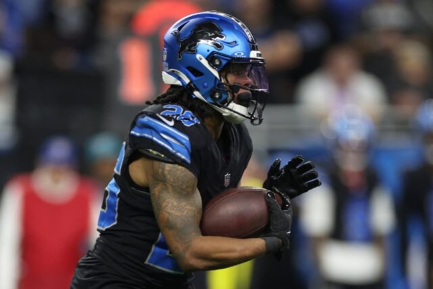 Jahmyr Gibbs scored four touchdowns as the Detroit Lions beat the Minnesota Vikings 31-9 t