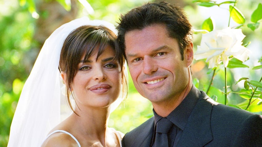 Lisa Rinna wears white veil at her wedding to Harry Hamlin