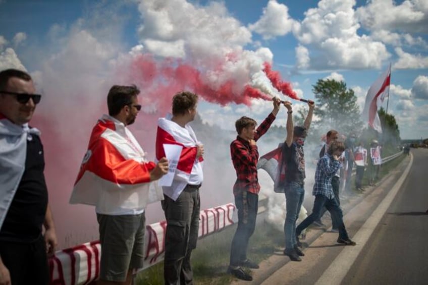 lithuania to temporarily close two checkpoints with belarus amid tensions on border