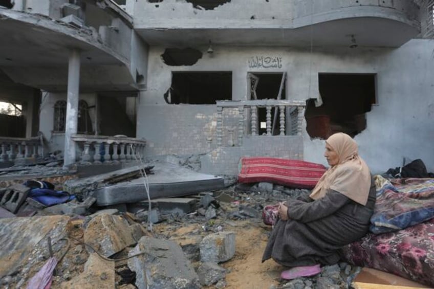 live updates shell hits gaza hospital killing 12 as heavy fighting breaks out