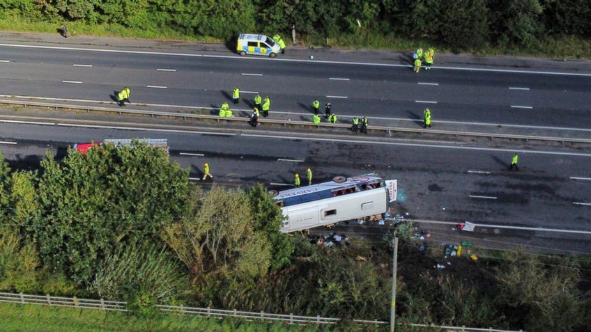 liverpool area bus wreck kills driver 14 year old girl