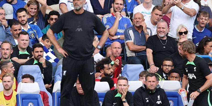 liverpools mo salah appears unhappy after getting subbed off in premier league opener