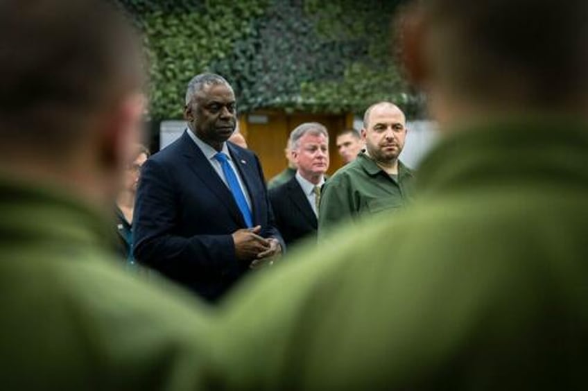 lloyd austin unveils new 23bn aid while hosting ukraines defense chief