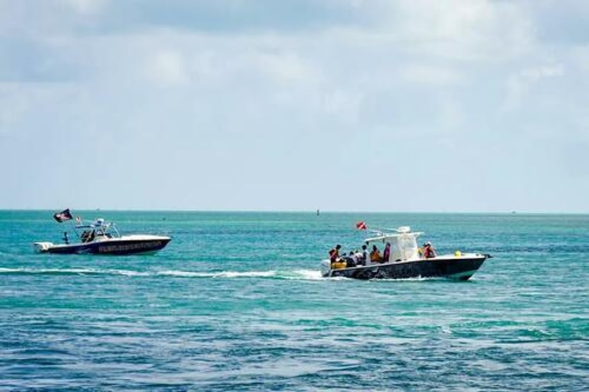 lobster chasers gather in florida for the thrill of the early hunt