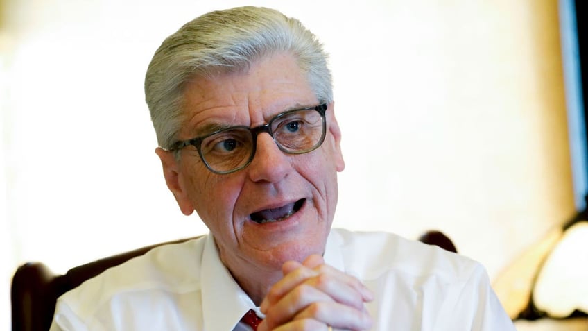 local mississippi news outlet asks court to throw out defamation suit involving former gov phil bryant