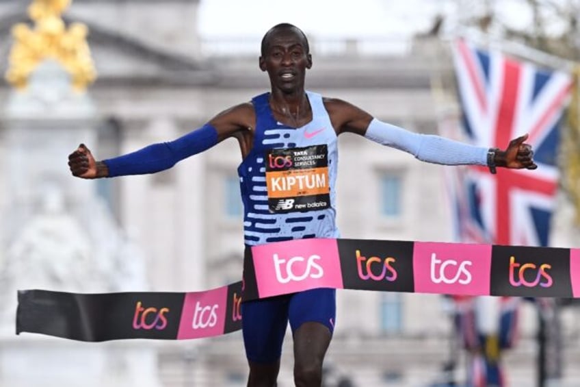 london champs kiptum hassan eye wins at chicago marathon