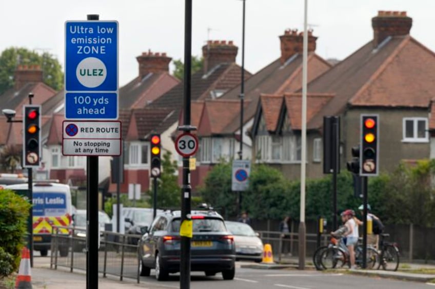 londons plan to charge drivers of polluting cars sparks protests and stirs political passions