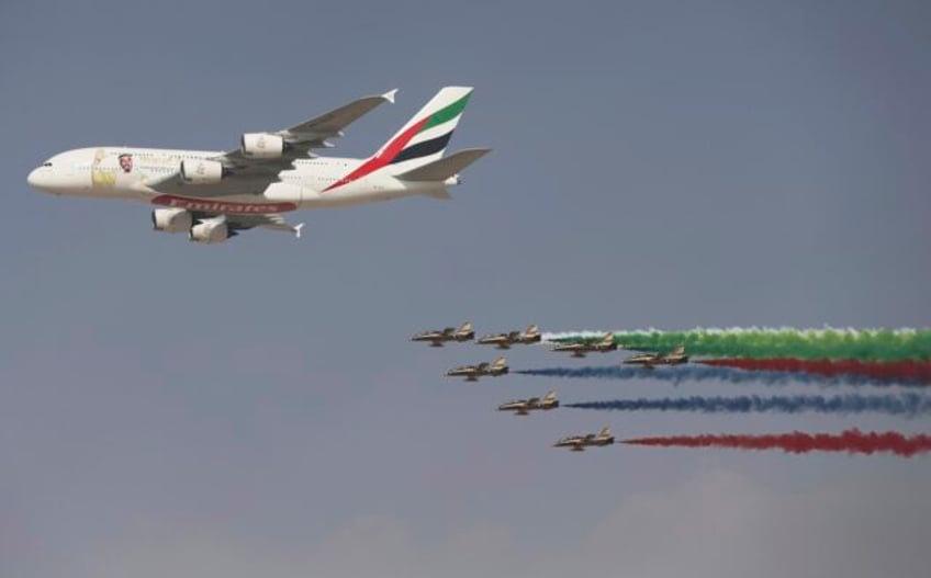 long haul carrier emirates opens dubai air show with 52 billion aircraft purchase from boeing