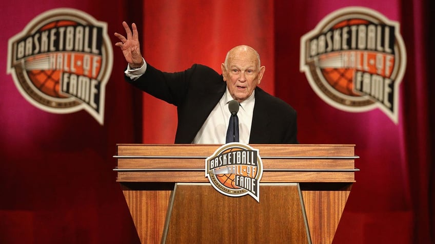 Charles Grice Lefty Driesell speaks during a ceremony