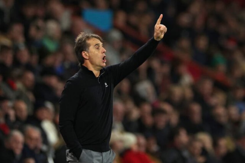 Julen Lopetegui directing West Ham