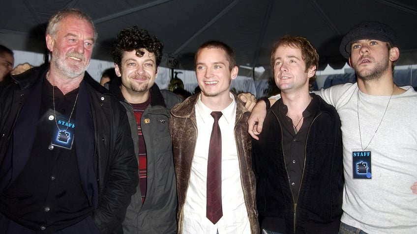 Bernard Hill, Andy Serkis, Elijah Wood, Billy Boyd and Dominic Monaghan pose for a picture