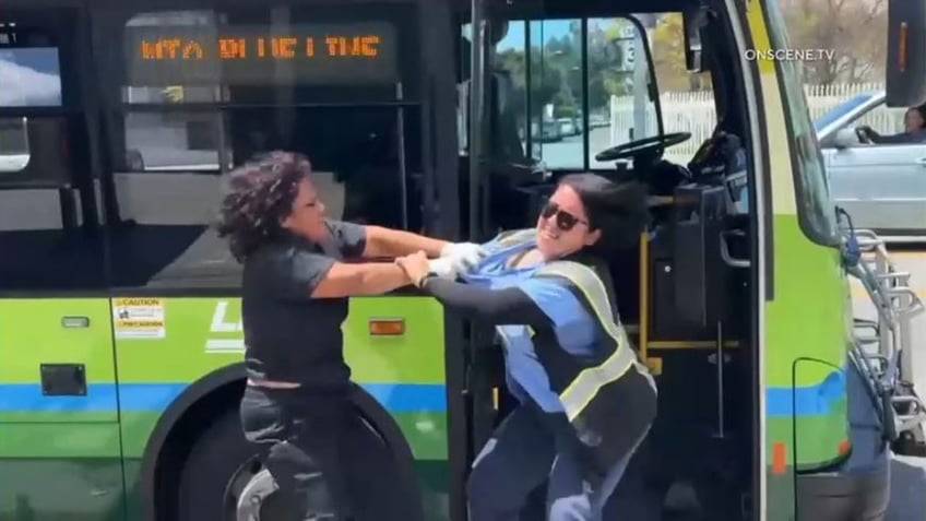 bus driver fighting back against suspect