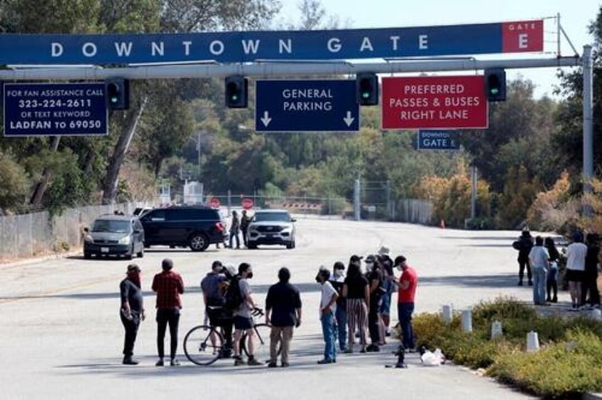 los angeles dodgers deny federal agents access to stadium parking lots