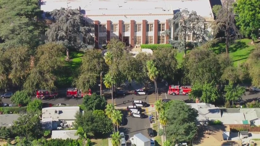 los angeles high school on lockdown after students stabbed