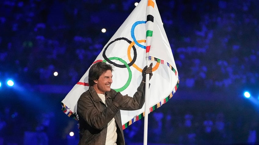 Tom Cruise holds the flag