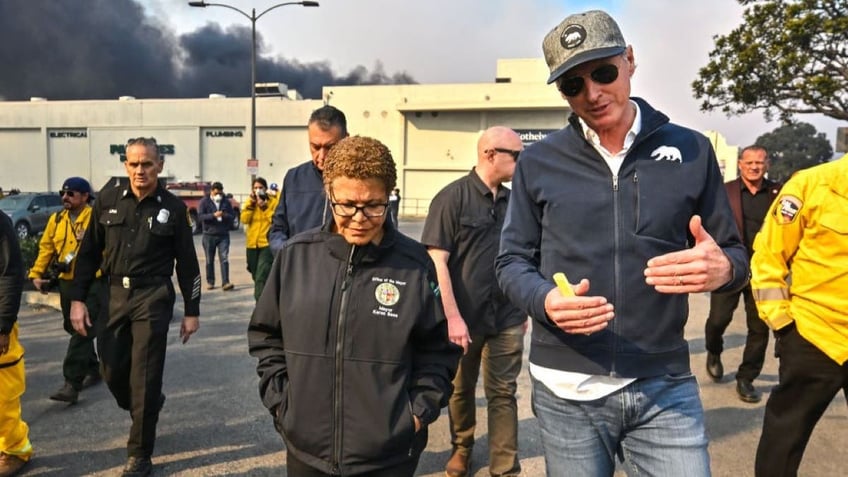 PCIFIC PALISADES, CA - January 08: Los Angeles Mayor Karen Bass, chats with California Governor Gavin Newsom while surveying damage during the Palisades Fire on Wednesday, January 8, 2025, in Pacific Palisades, CA. (Photo by Jeff Gritchen/MediaNews Group/Orange County Register via Getty Images)