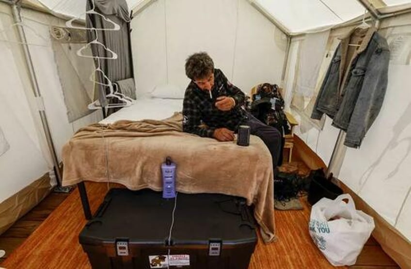 los angeles spends 44000 per temporary tent for homeless village