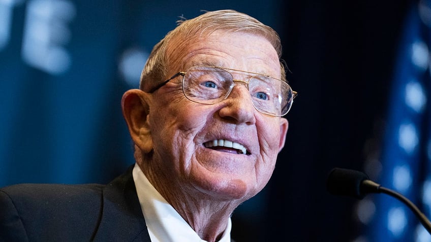 lou holtz lauds his hero jimbo fisher after texas am dismissal believes aggies can win under new coach