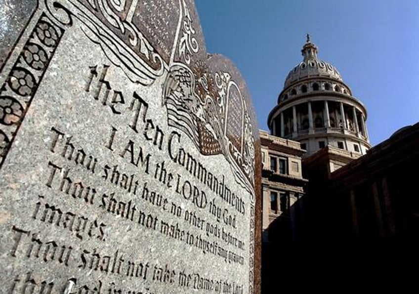 louisiana orders schools to display 10 commandments in every classroom including colleges