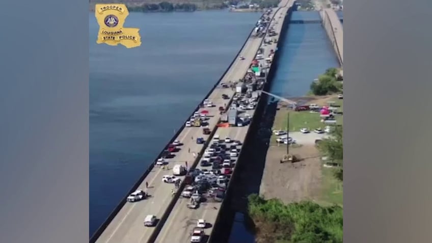 louisiana super fog pileup on interstate leaves 7 dead 25 injured over 150 vehicles damaged