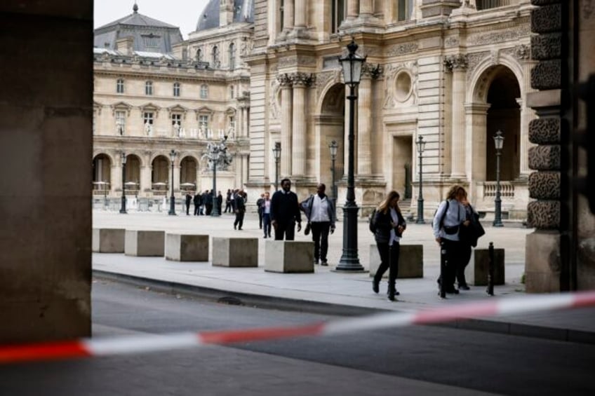 louvre museum and versailles palace evacuated after bomb threats with france on alert