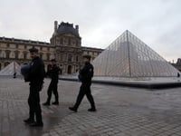 Louvre museum in Paris closes amid staff protest over crowds of tourists