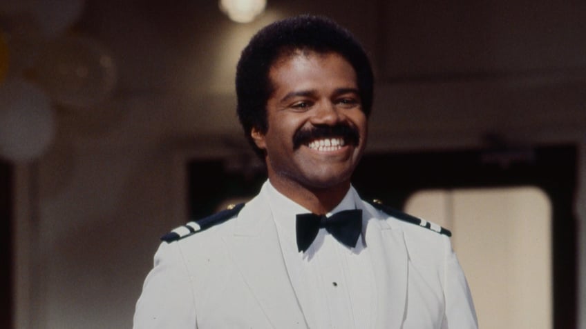 Close up of Ted Lange as Isaac on 