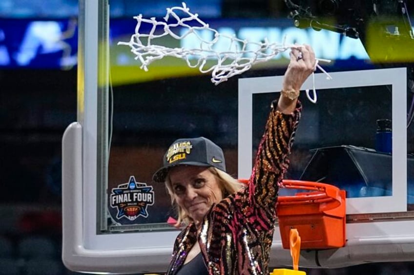 lsu kim mulkey agree on 10 year 32m contract ap source says