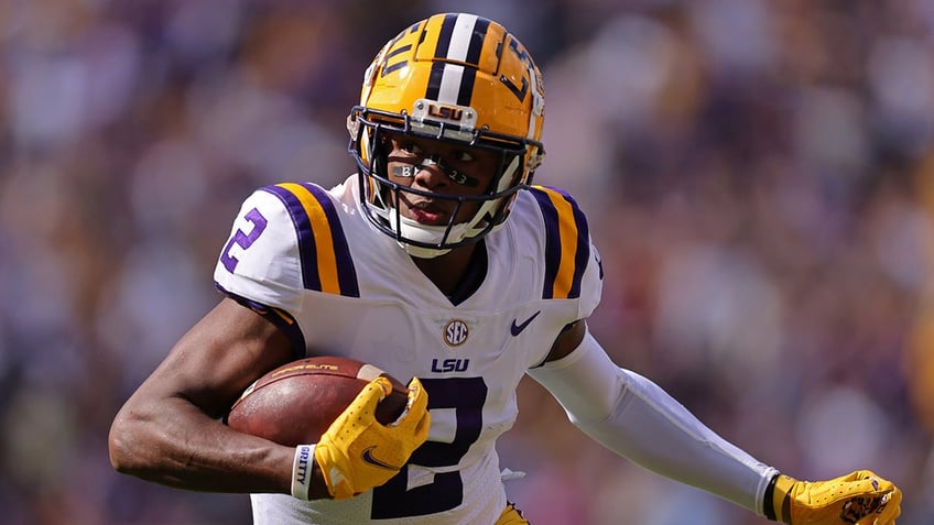 kyren lacy with ball