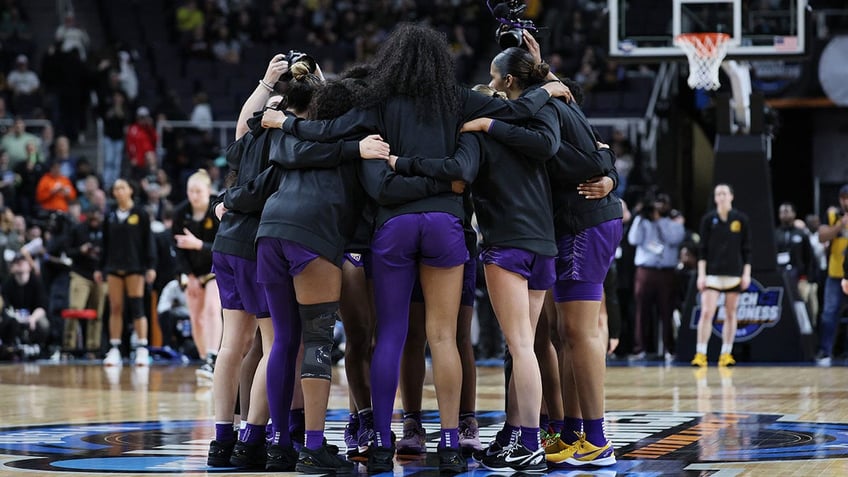 LSU players gather